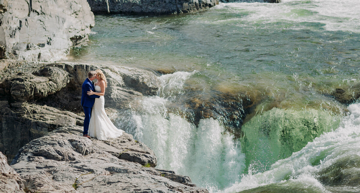 elbow-falls-kananaskis-intimate-wedding-waterfall-mountains