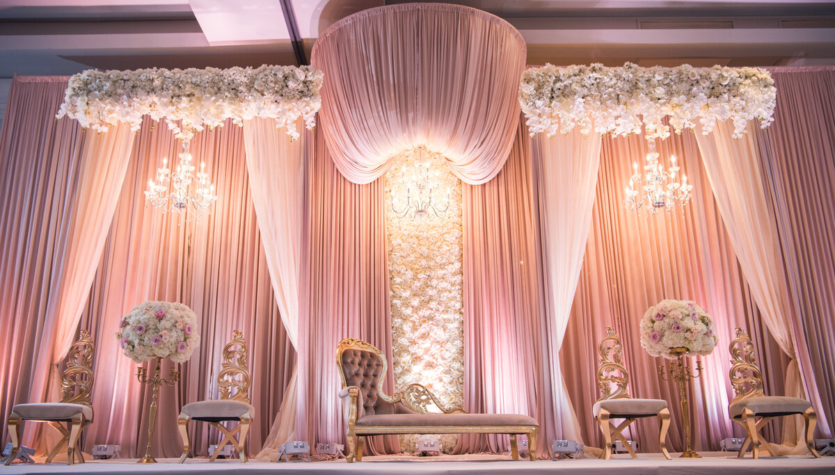 Maha_Studios_Chicago_Wedding_Photography_Drury Lane_ Oakbrook_Yanni Designs_ Sabyasachi Bride_10