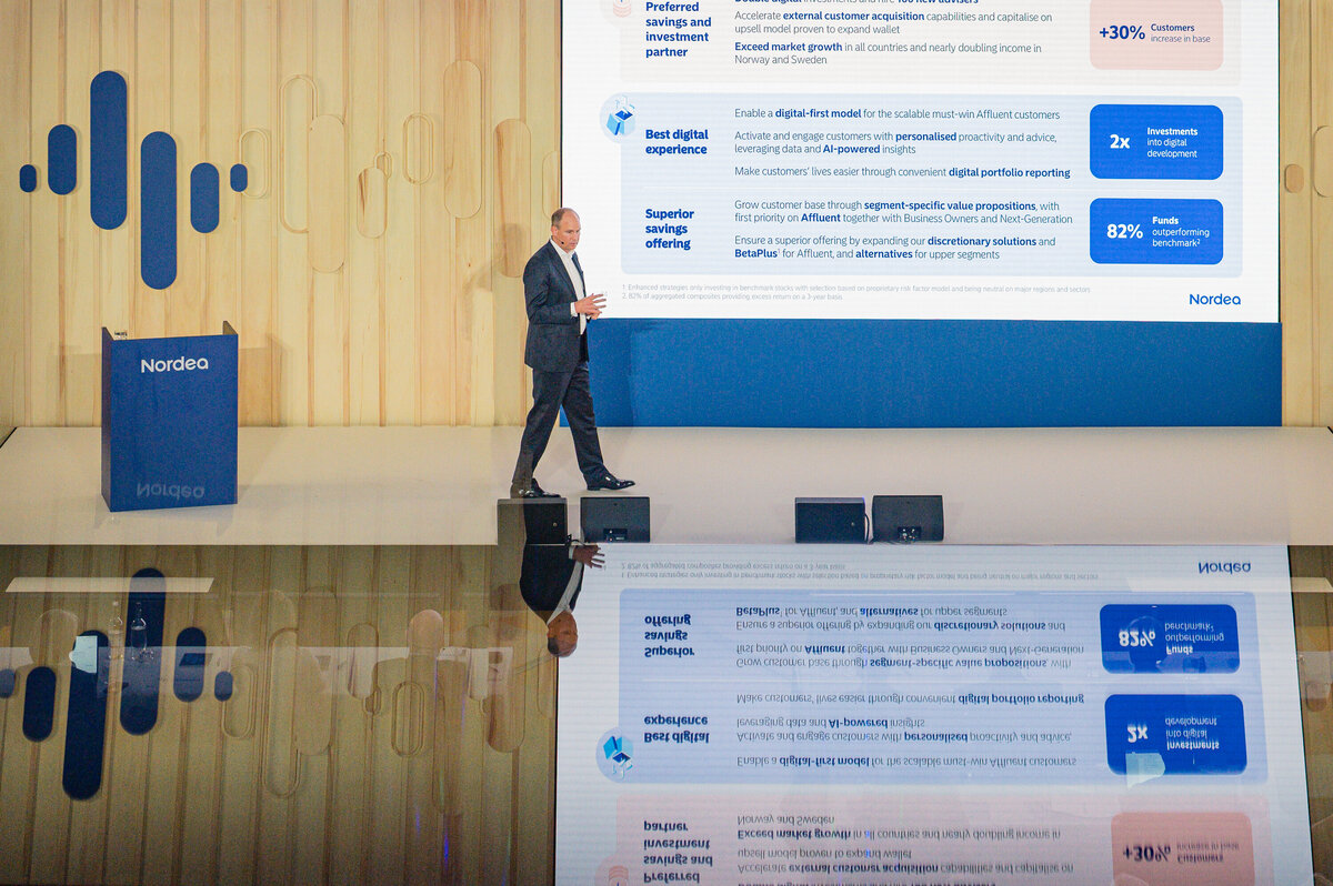 banking-conference-speaker-onstage-press-release-london-marc-james-photography-14