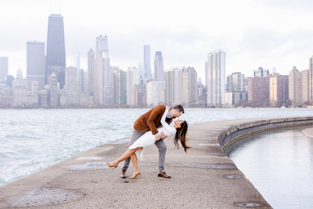 downtown-chicago-fall-engagement-session-jenna-sean_0005