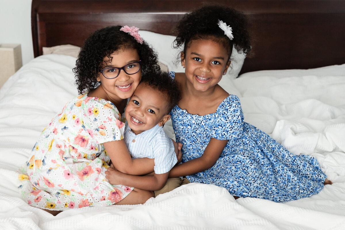 happy-siblings-in-home-west-orange-family-photographers-new-jersey