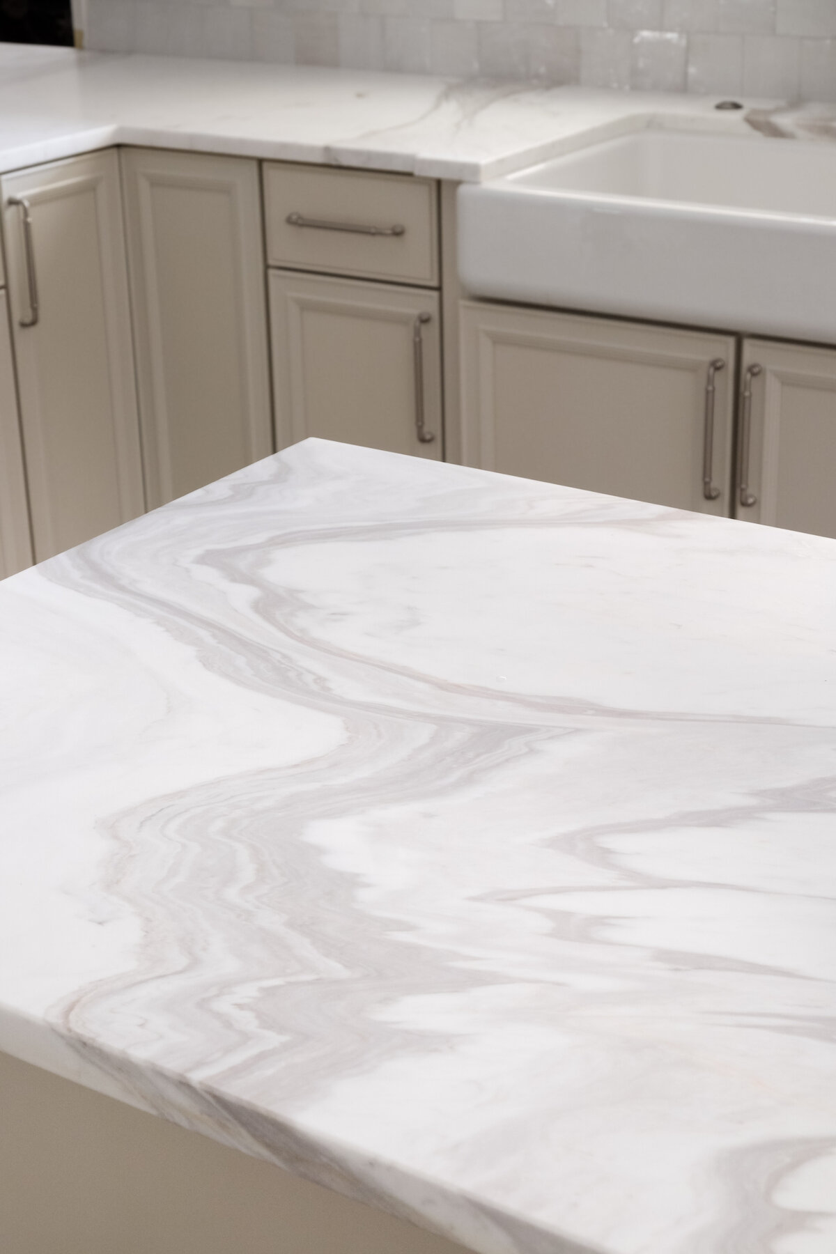 creamy-white-kitchen-reno-new-orleans-lrm-architecural-design-01
