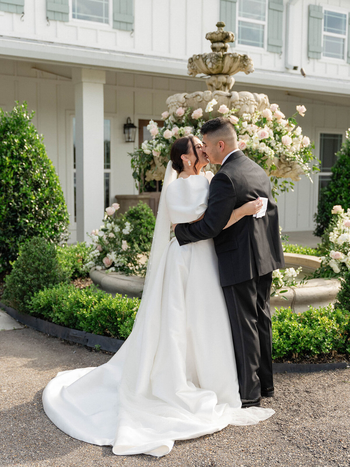 Lauren and Dylan's luxury wedding at Milicevic Family Vineyards
