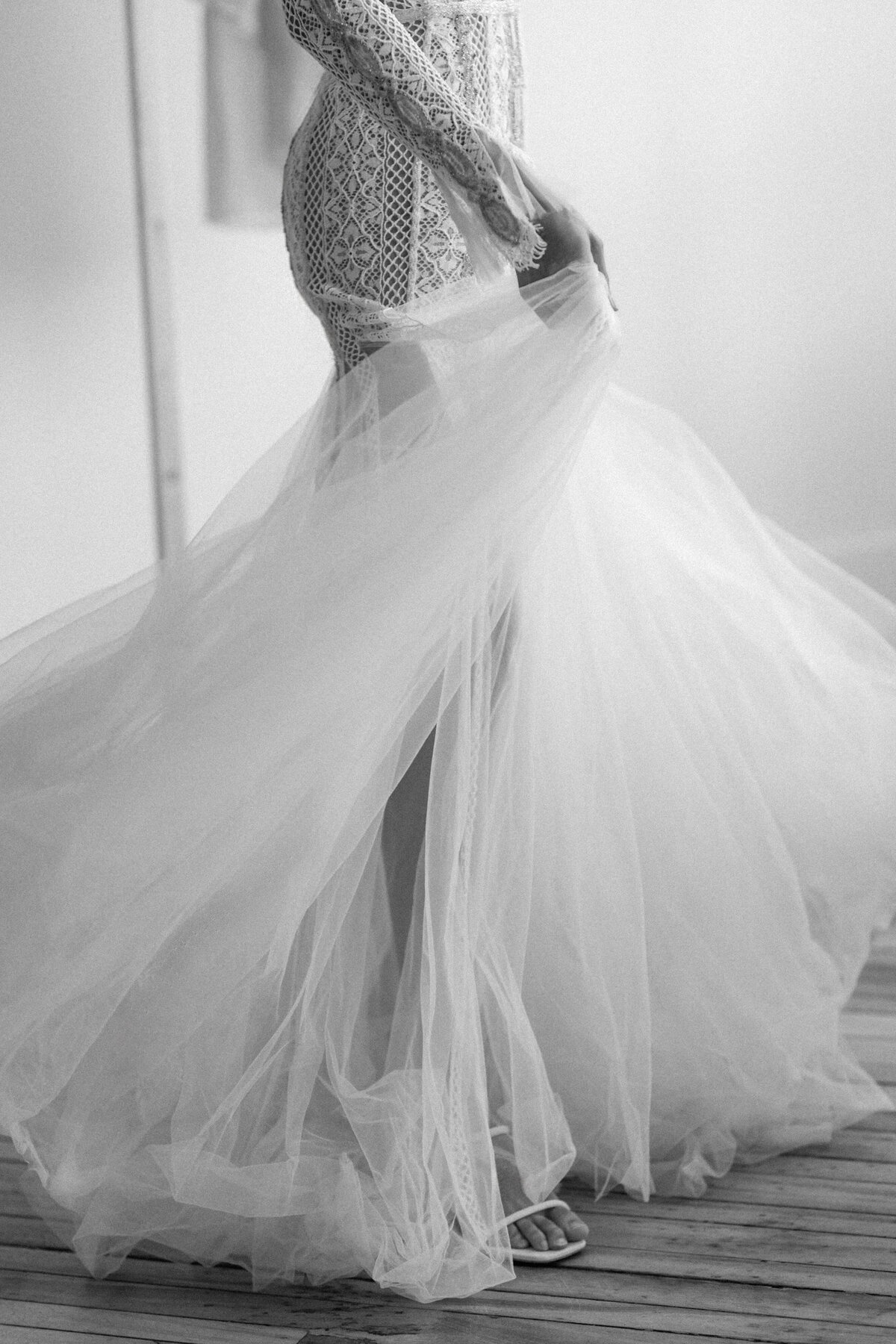 515-Cool-Girl-Bride-Inspiration-at-Toronto-Carpet-Factory-Creative-1