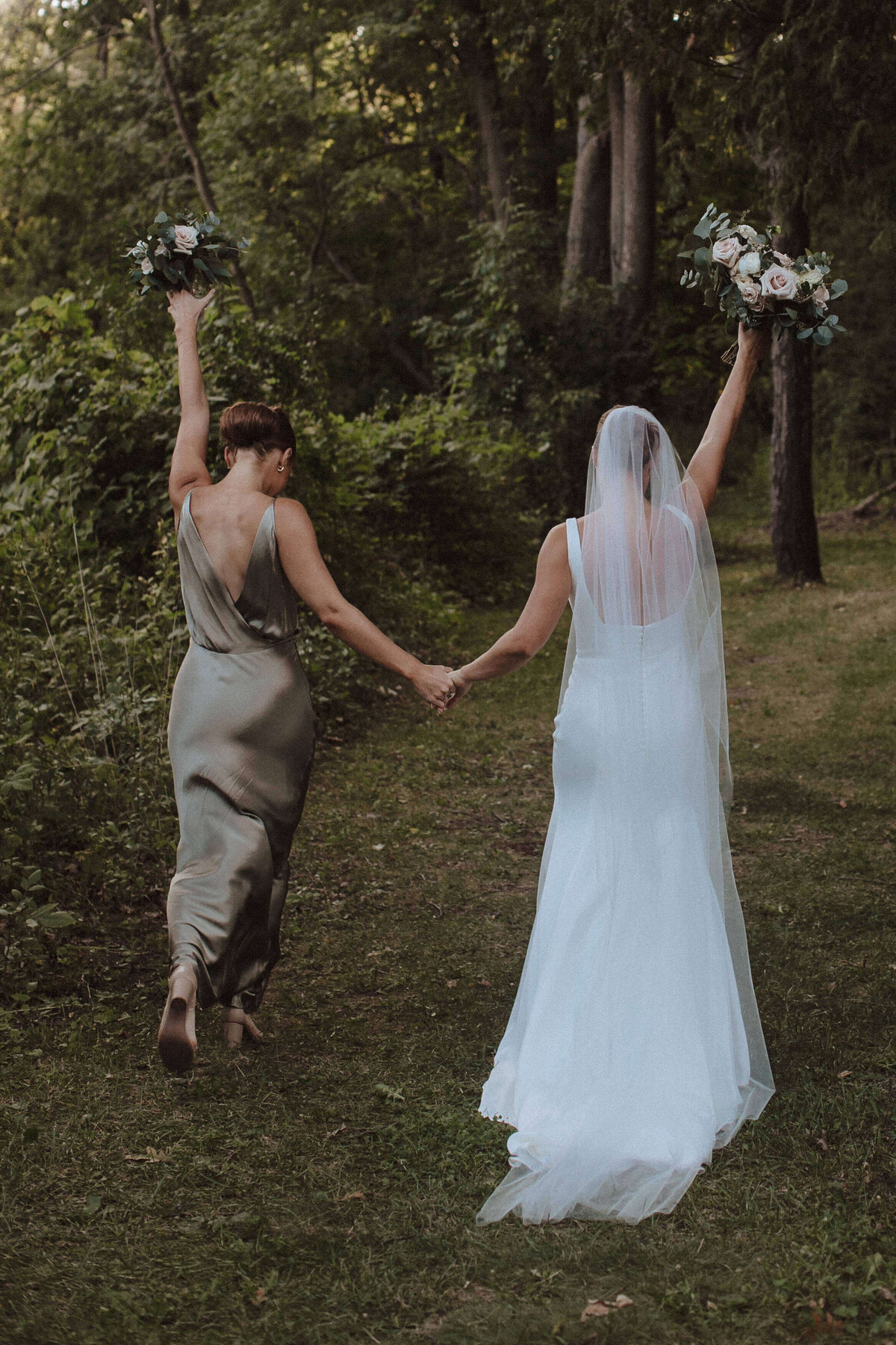 manitowoc-backyard-wedding-nikki-n-photography-558