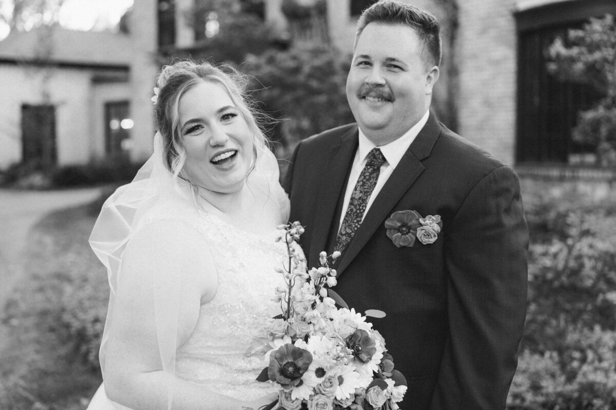 Bride-and-groom-portrait-succop-nature-park