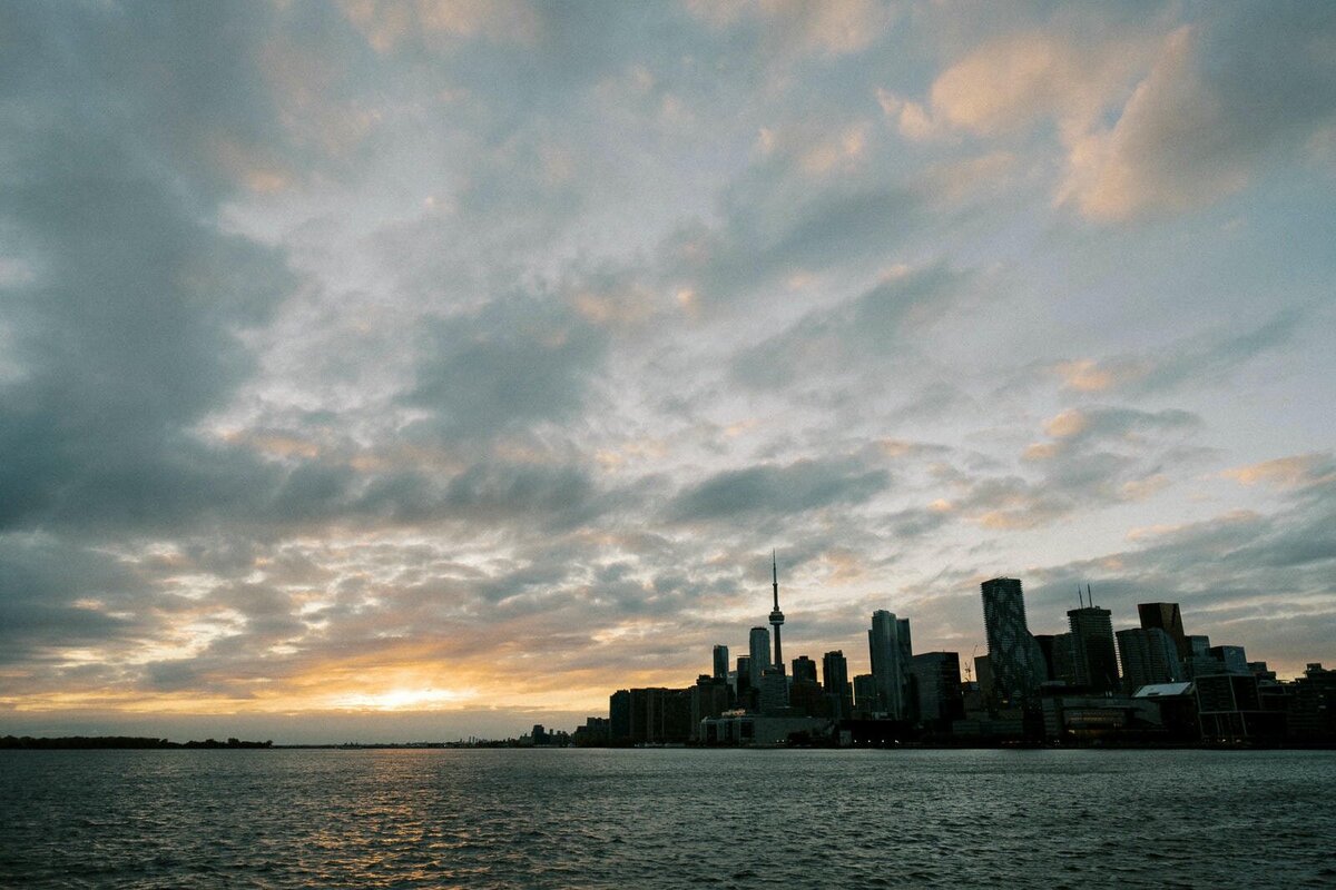 E2-Engagement-Photoshoot-in-Toronto-Vivian-and-David-2023-10-30-2500px-1101