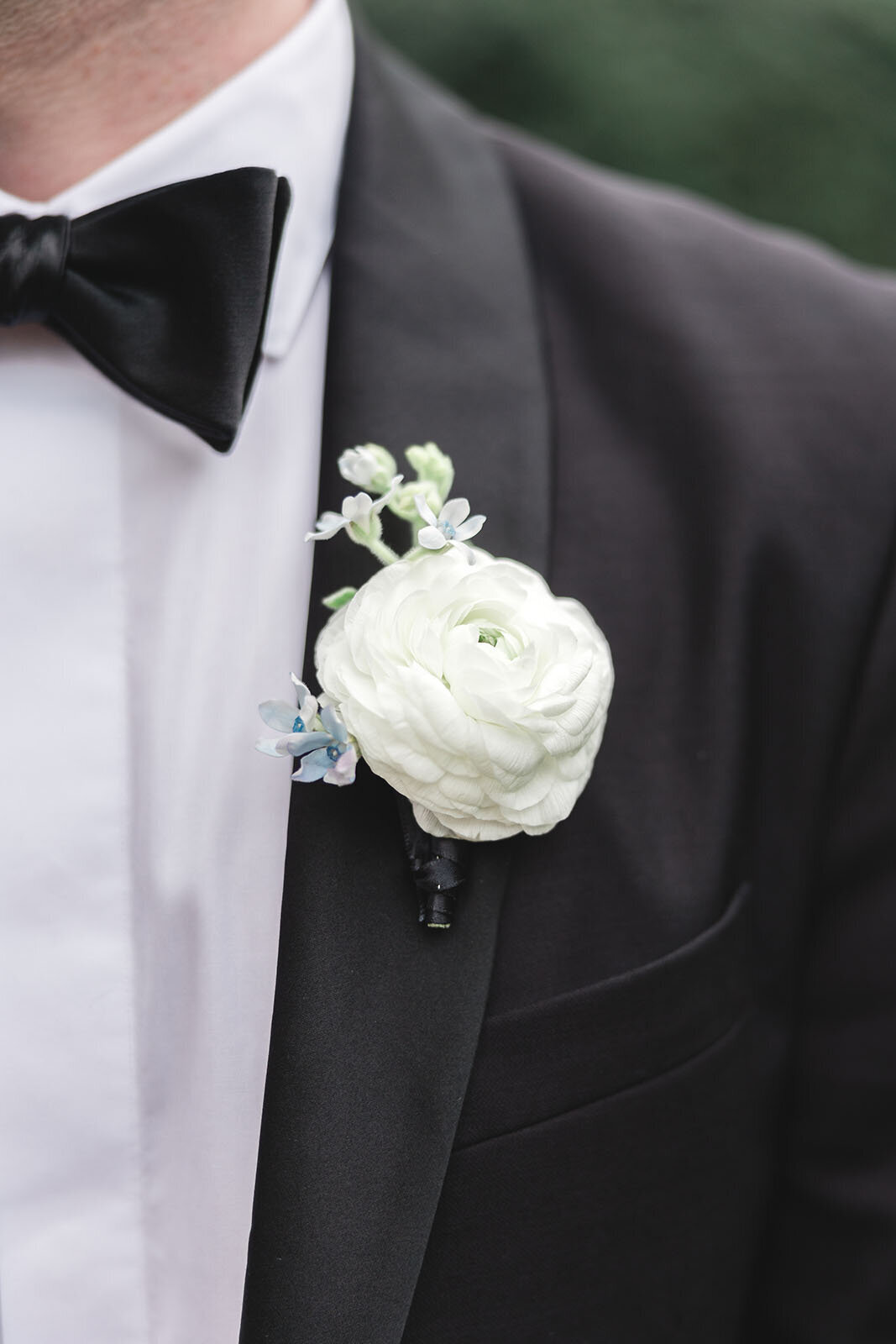 white_boutonniere