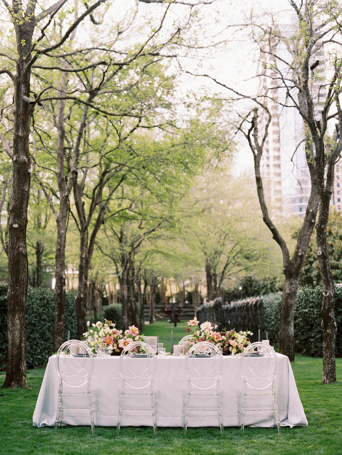 max-owens-design-nasher-sculpture-center-wedding-03-table