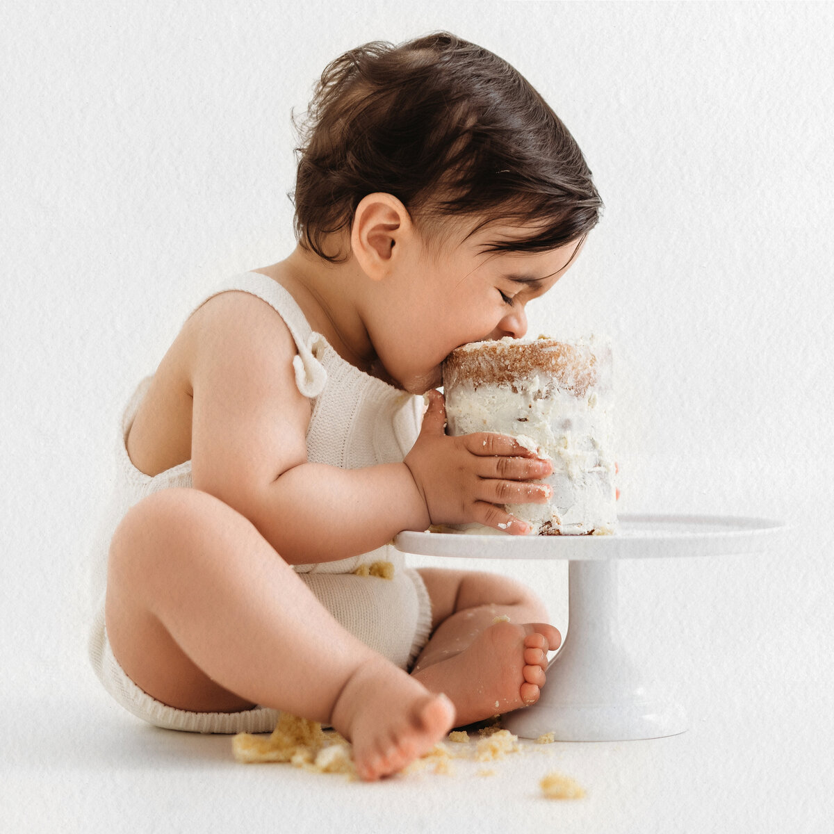 LittleWhitePhotography-Cake-Smash-16