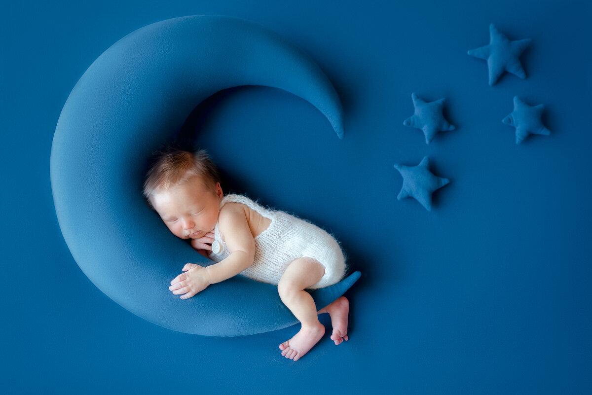 denver-newborn-in-home-blue-moon-stars