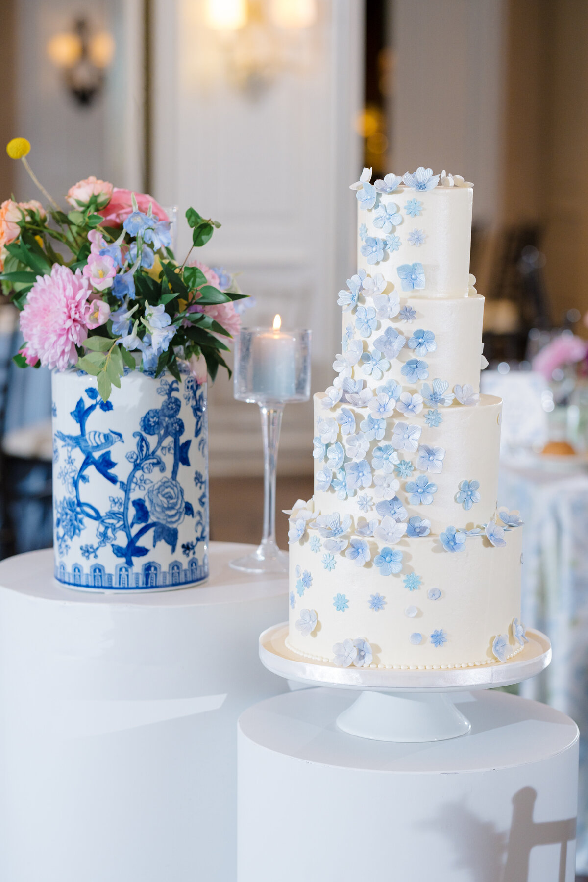 wedding cake at Mission Hills Country Club Kansas City wedding