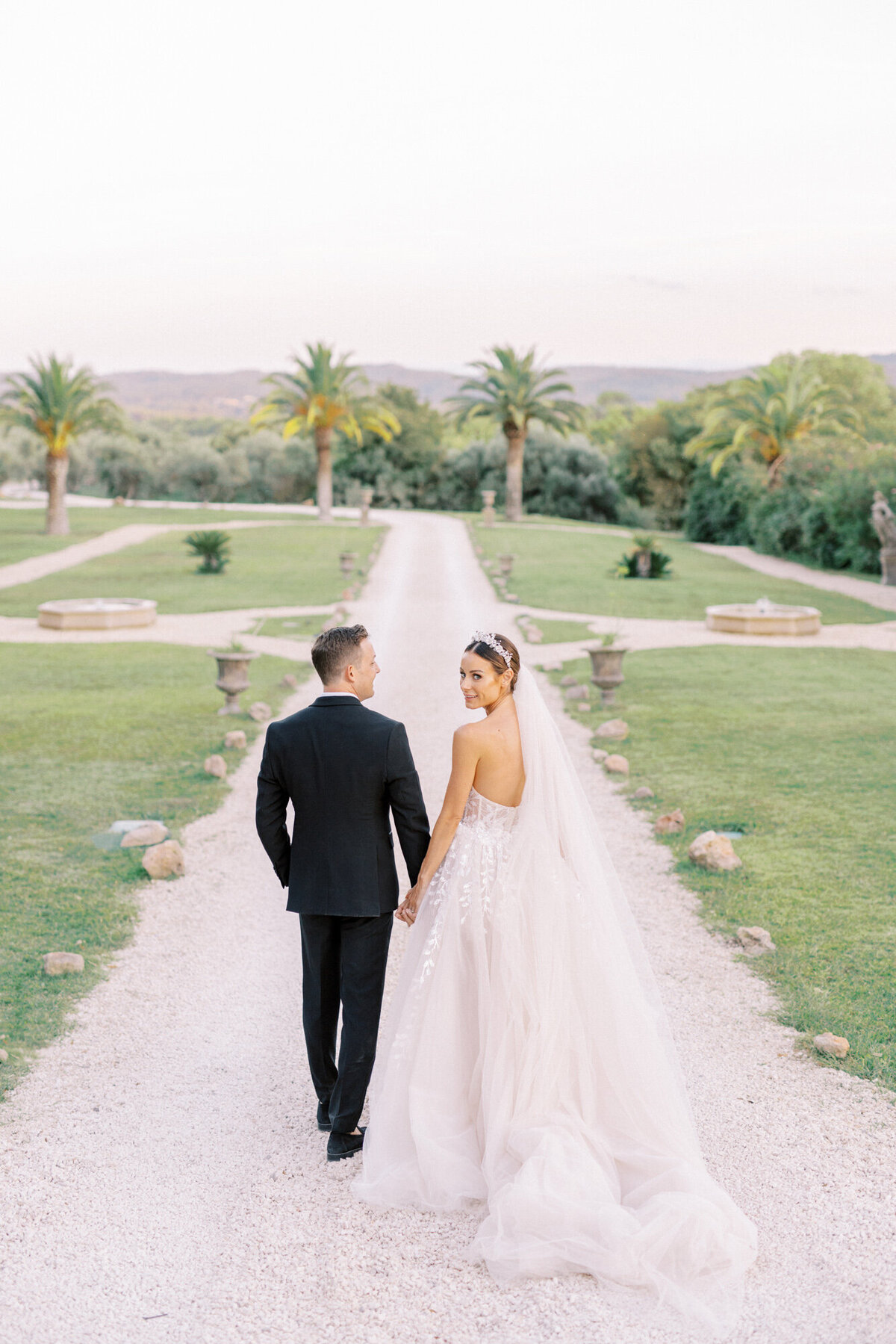 Maïlys Fortune Photography Husband Wife Wedding Weddings Photography France Switzerland Italy Timeless Dreamy Imagery Bilingual French English Destination Weddings Destination Wedding Provence French Riviera Paris Lake Como Tuscany15