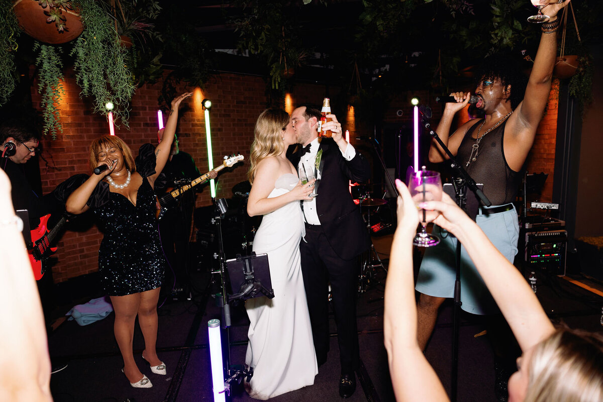 80-bride-groom-dance-floor