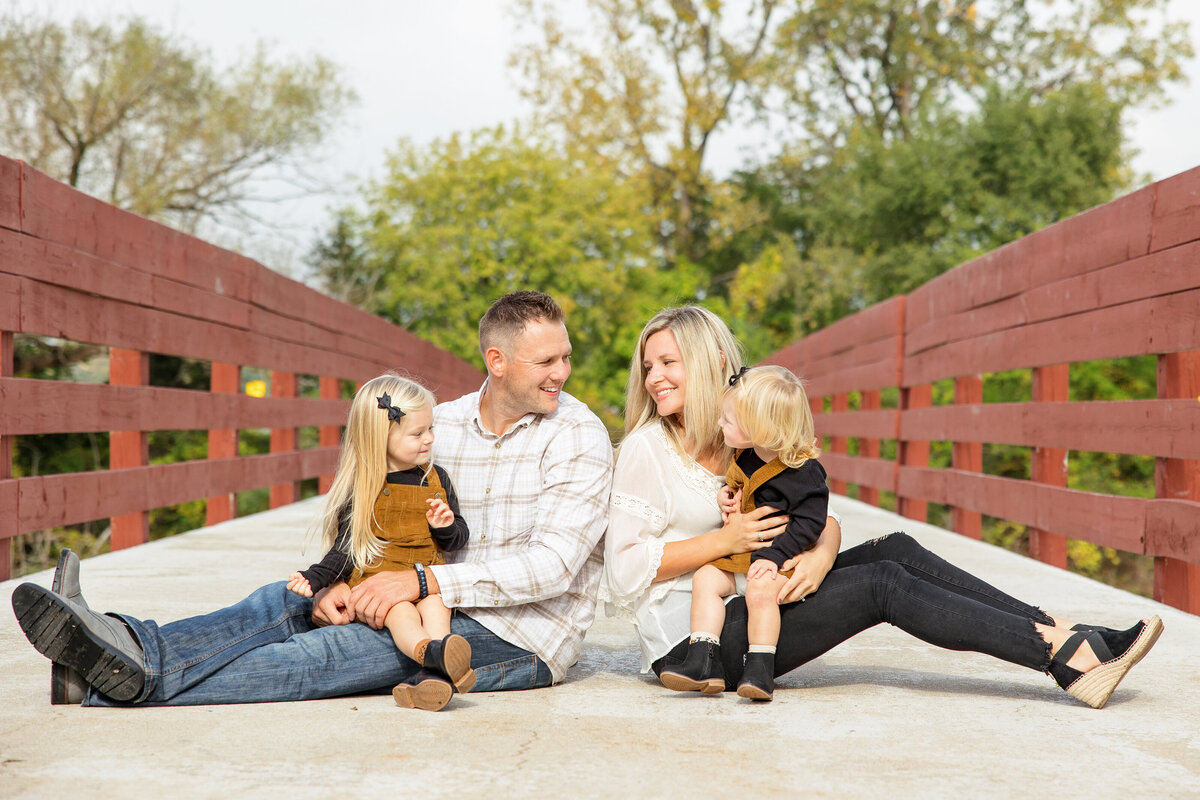 michigan-fall-family-of-4-session-sydney-madison-photography