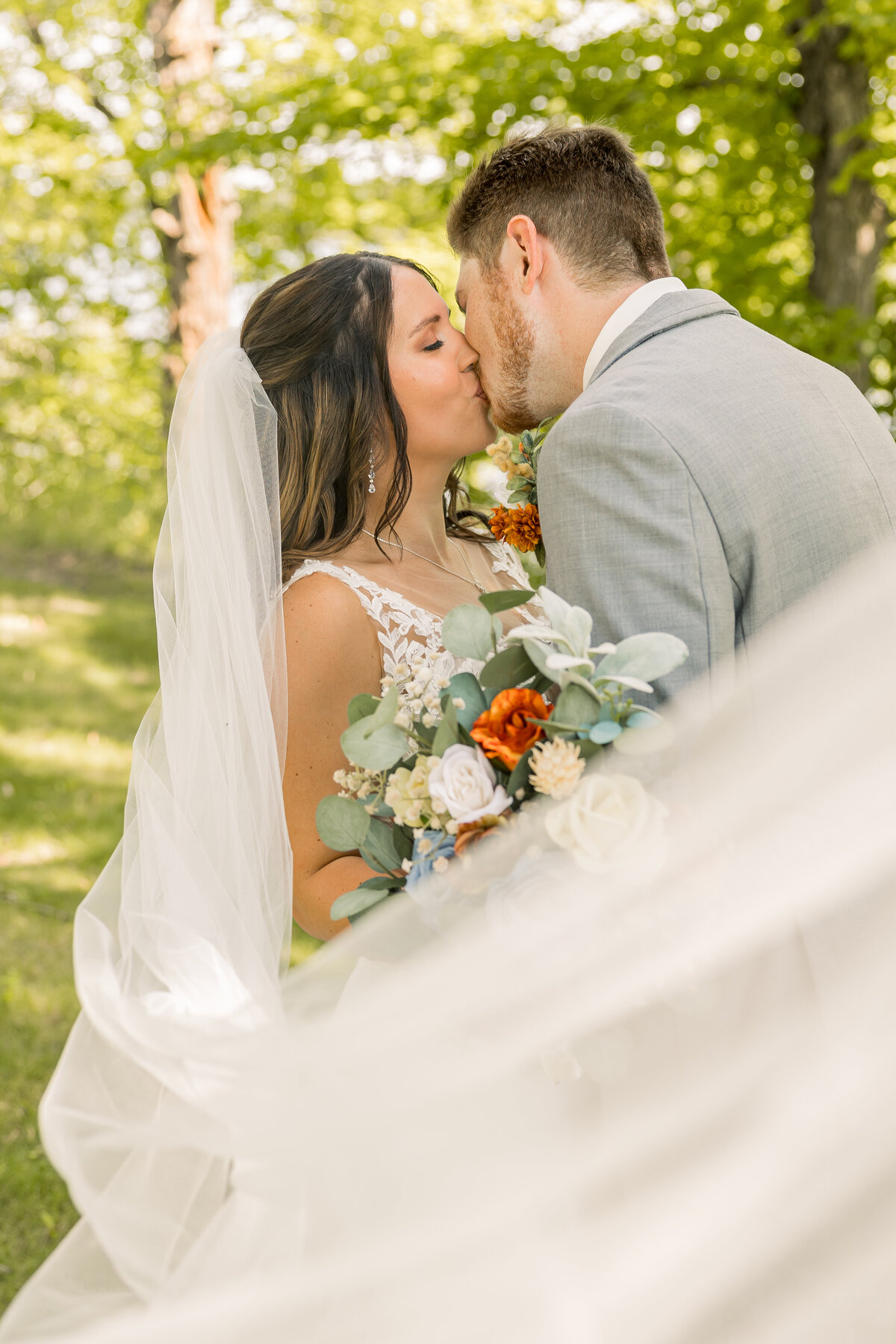 Bride and groom wedding photo in Alexandria MN