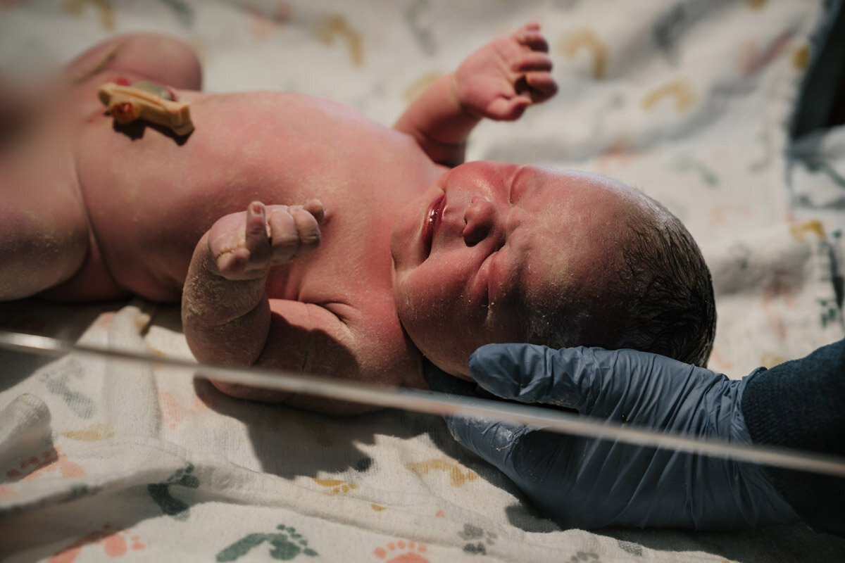 surrogate-hospital-birth-photography-e-018
