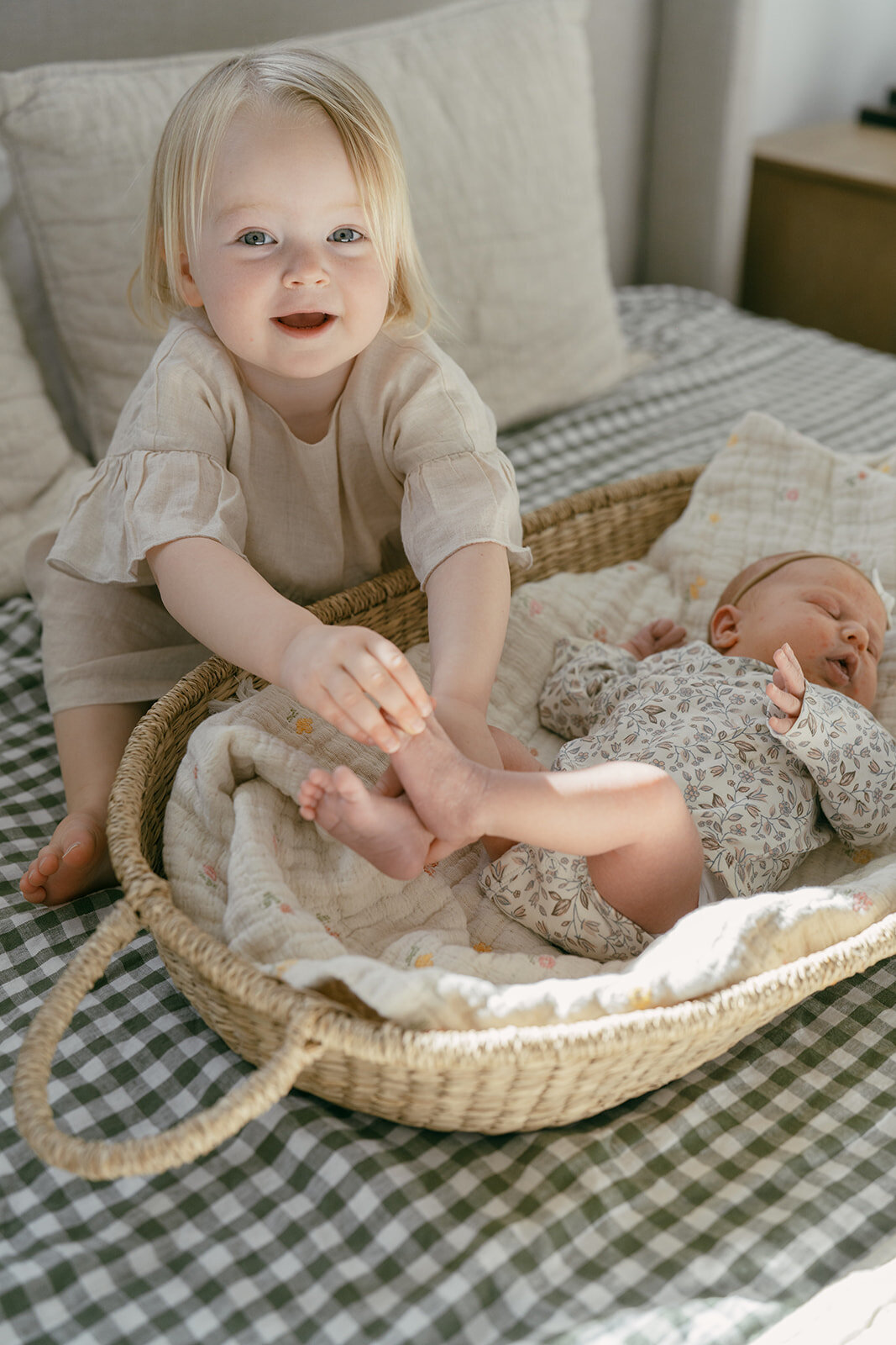 in-home-newborn-family-lifestyle-photos-by-samantha-anne3