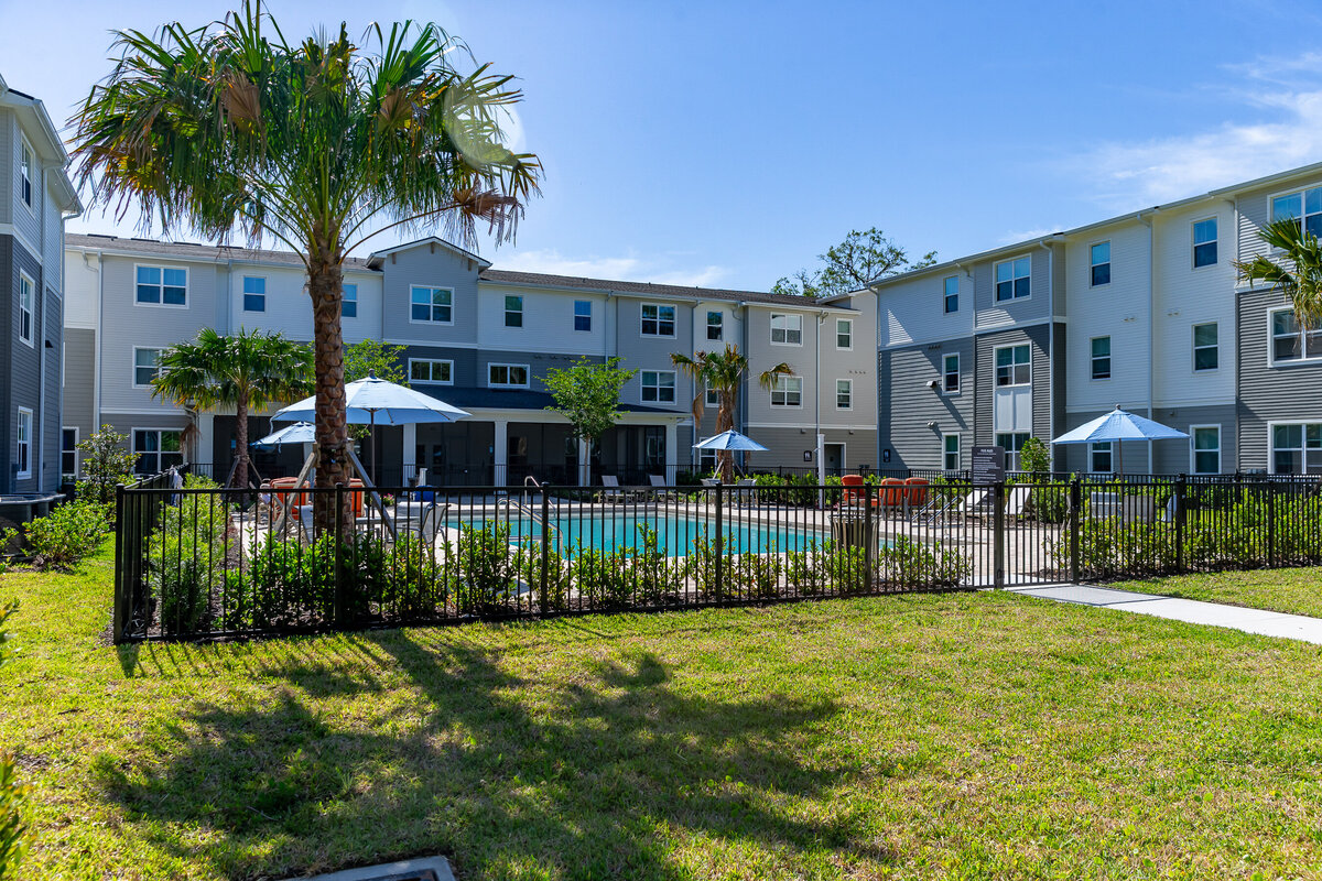 042324ROCHESTERPARK-29