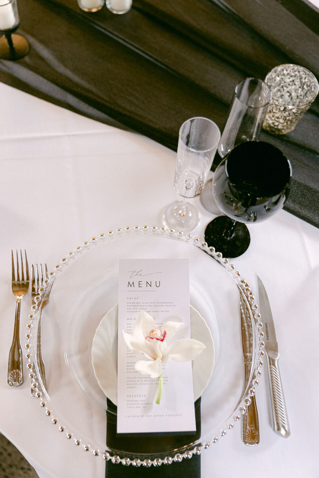 black-white-modern-wedding-table-setting
