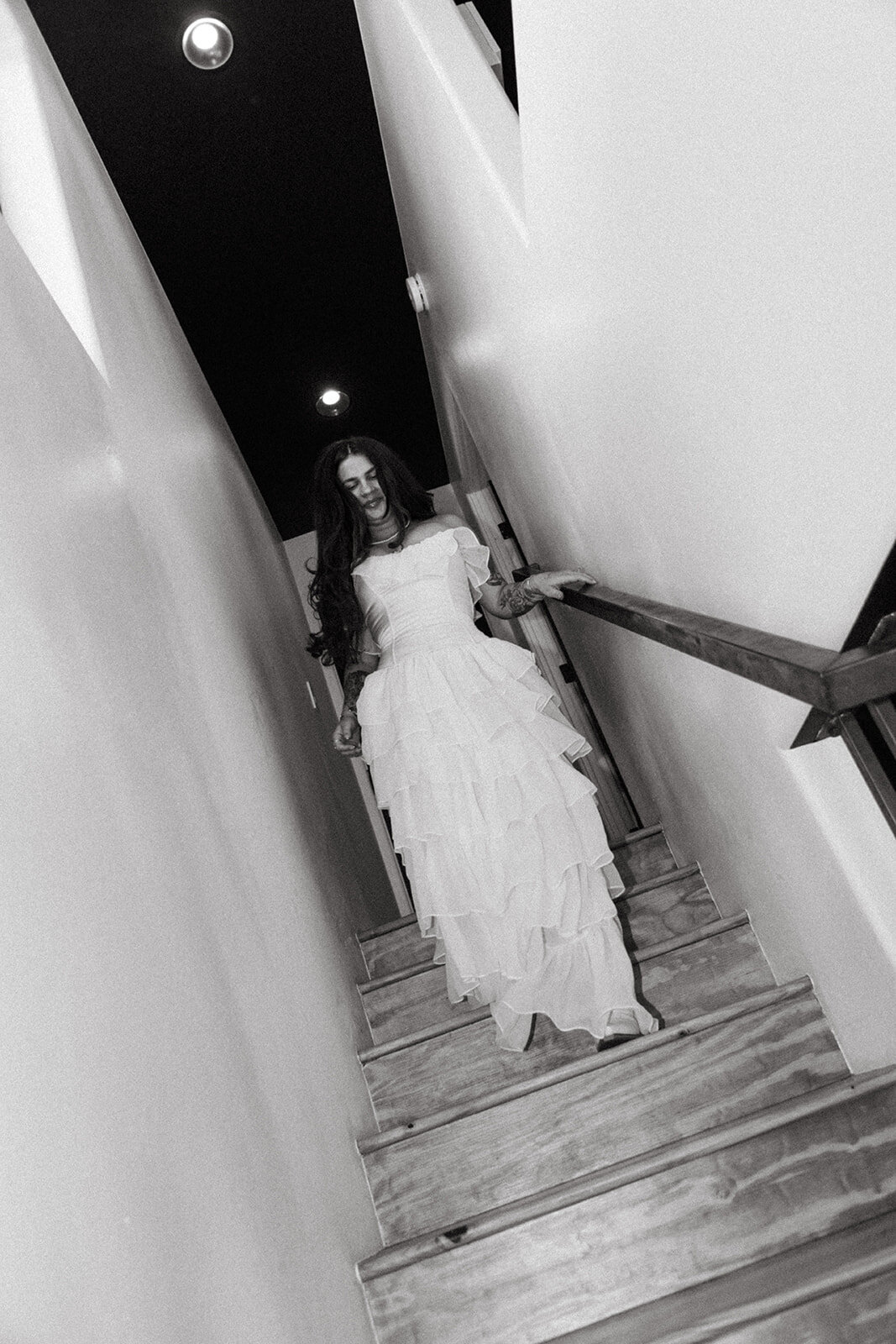 Faye-Fern-Creative-GoldenVibesPhoto-Sacred-Sands-Joshua-Tree-Wedding-Richie-James-Clara-Critchfield-First-Look-01