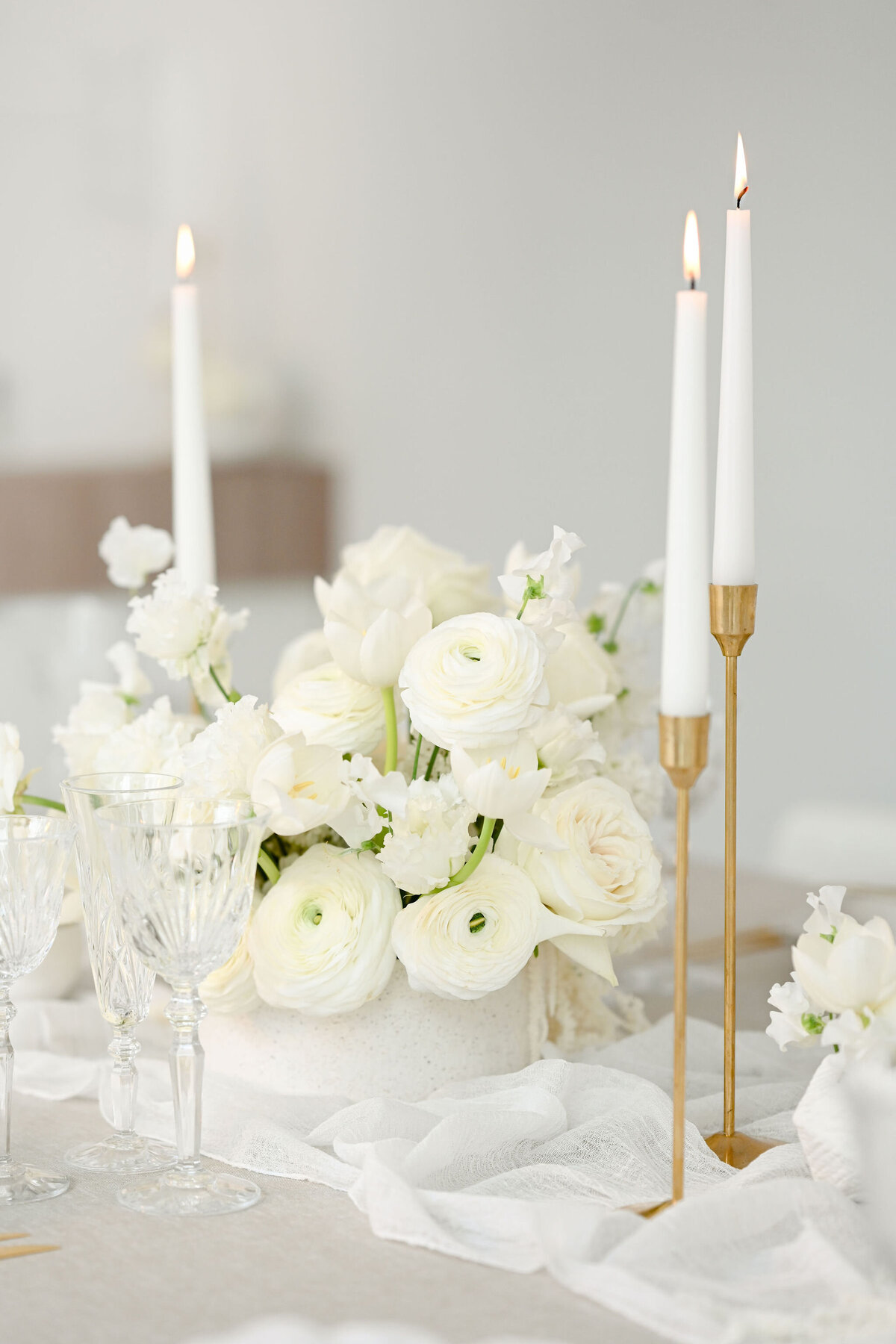 floral-design-decoration-event-white-and-gold