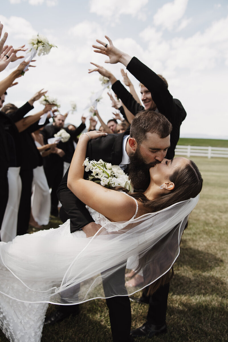 modern-luxury-montana-wedding