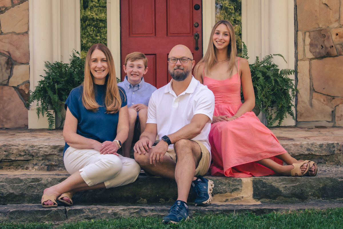 a family poses during a photo shoot in signal mountain
