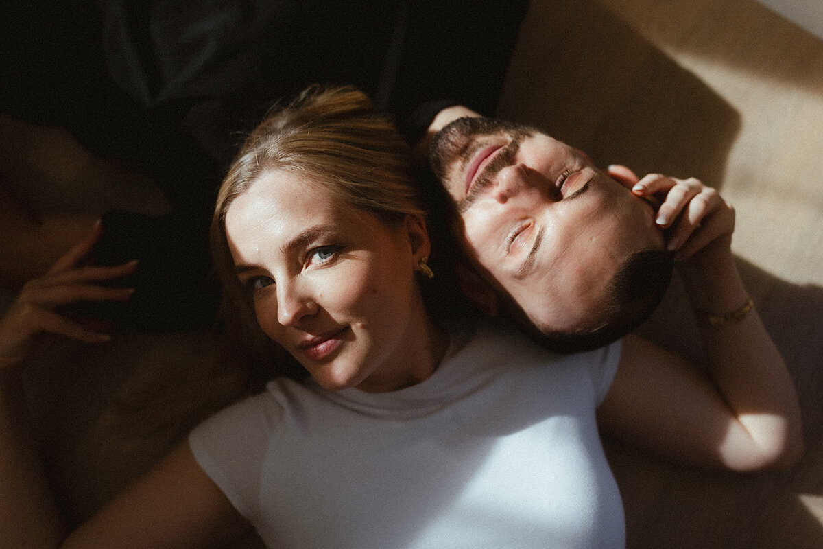 inhome-couples-intimate-portrait-love.
