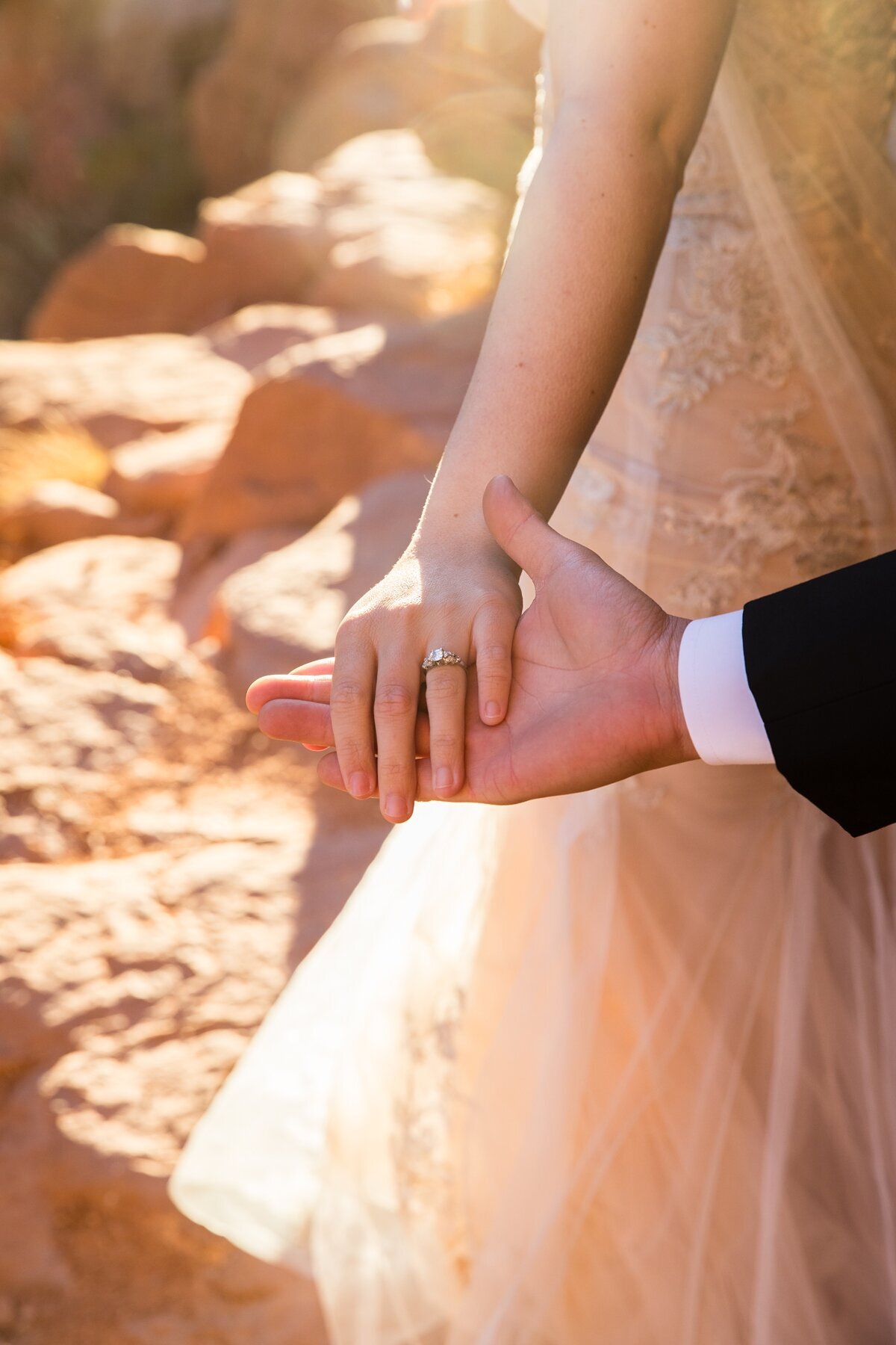 Cathedral_Rock_Elopement_Sedona_AZ_Danielle_Holman_Wedding_Photographer_0134