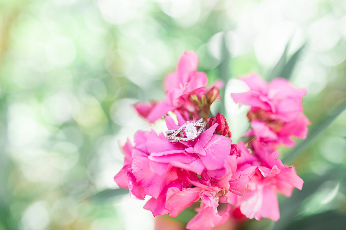 chicago-wedding-photography-details-flowers-wedding-ring