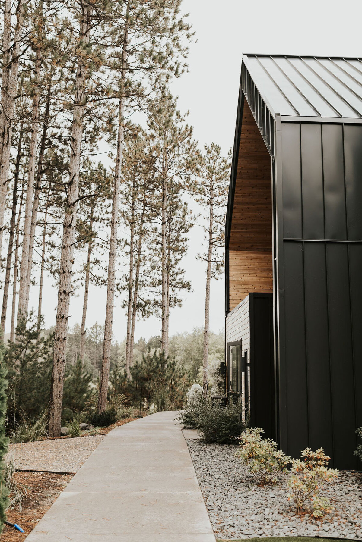 Pinewood Events - Minnesota Modern Nature Inspired Wedding Event Venue - @nikki.orth
