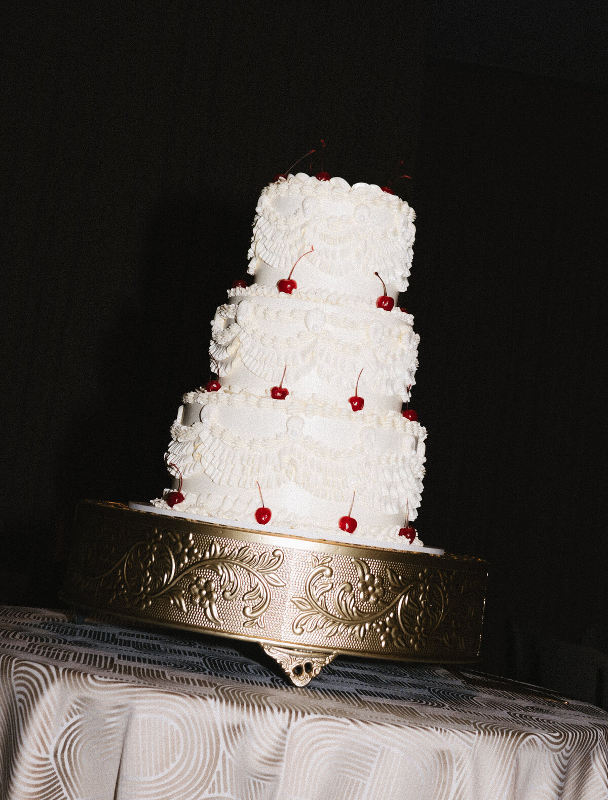 Wedding at Hotel Renegade in Boise Idaho with Luxury inspiration and a vintage 20's vibe