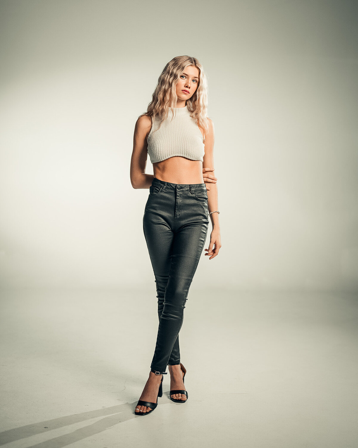 2025Model16MeganG-Sneak1-0021