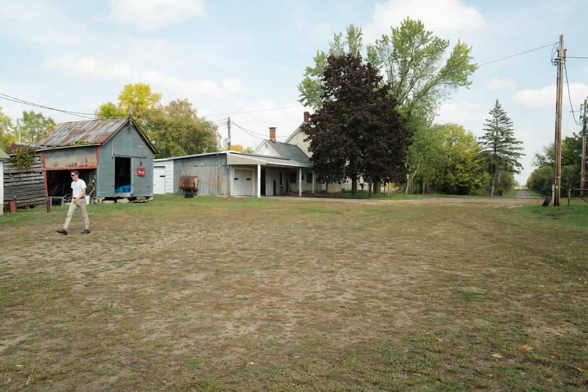 Backyard-Wedding-Rogers-MN-B&S-Will-DeGraw-Clever-Disarray-1