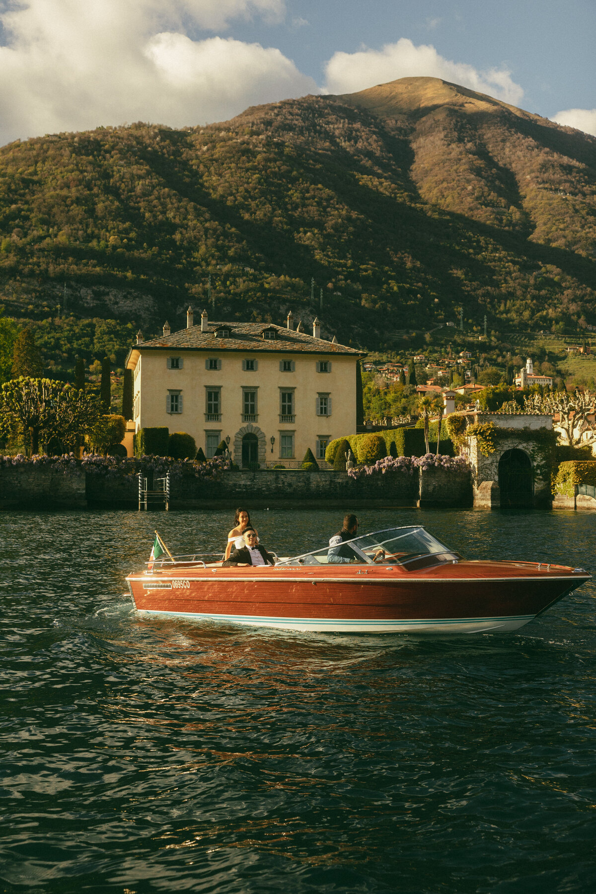 lake-como-boat-elopement-villa-balbianello-italy-italian-romantic-film-27