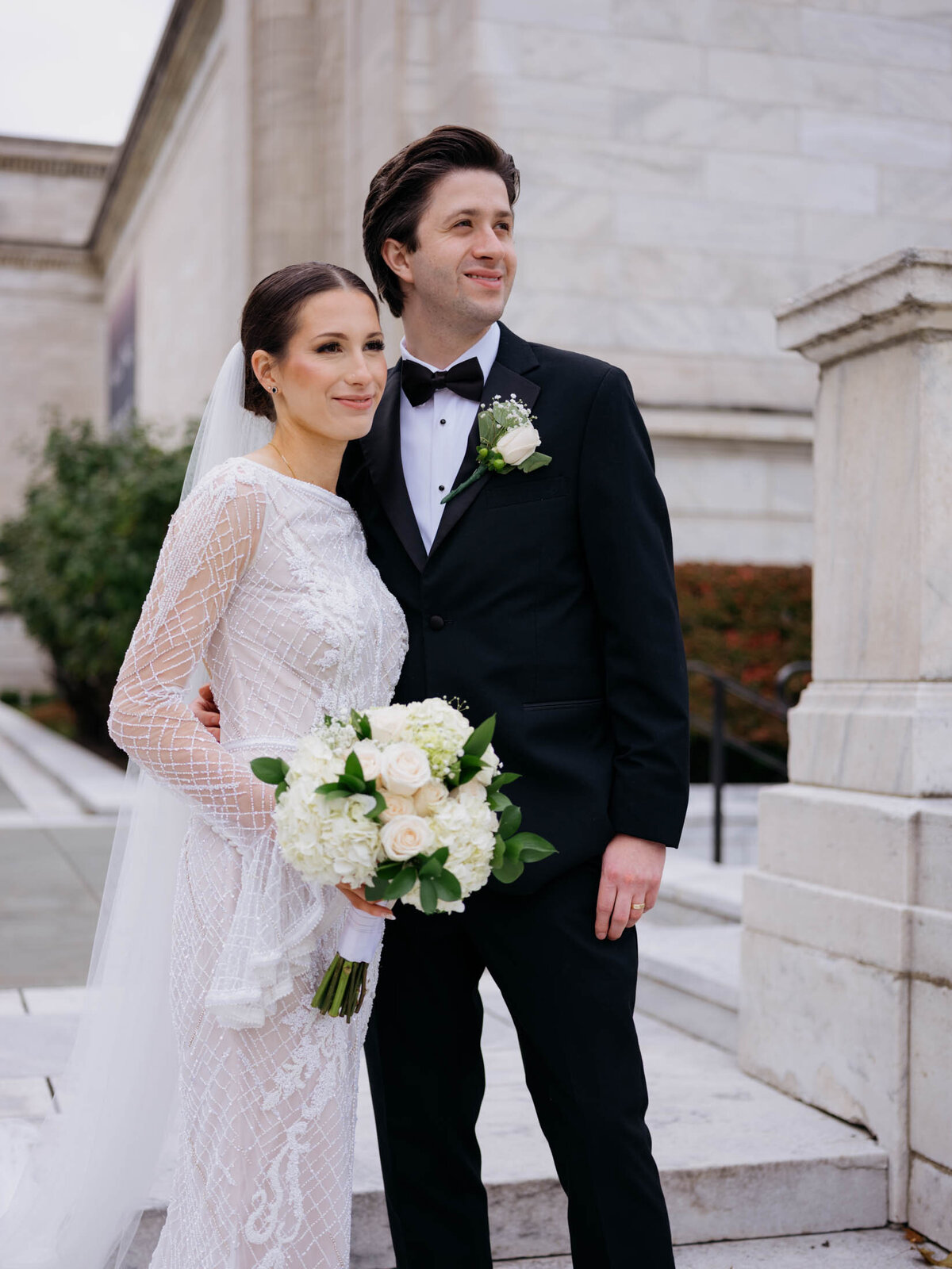 Bride and groom at Cleveland Art Museum