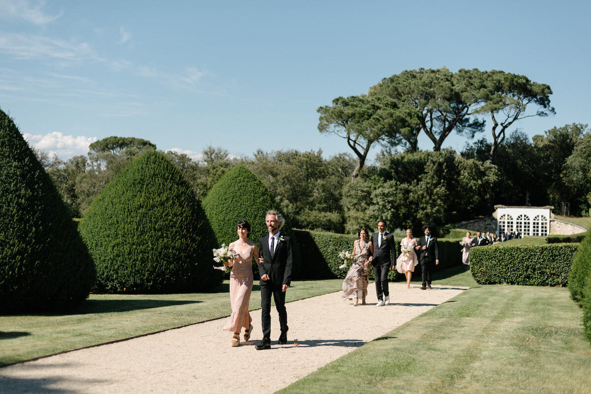 immersive-wedding-guest-experience-in-france