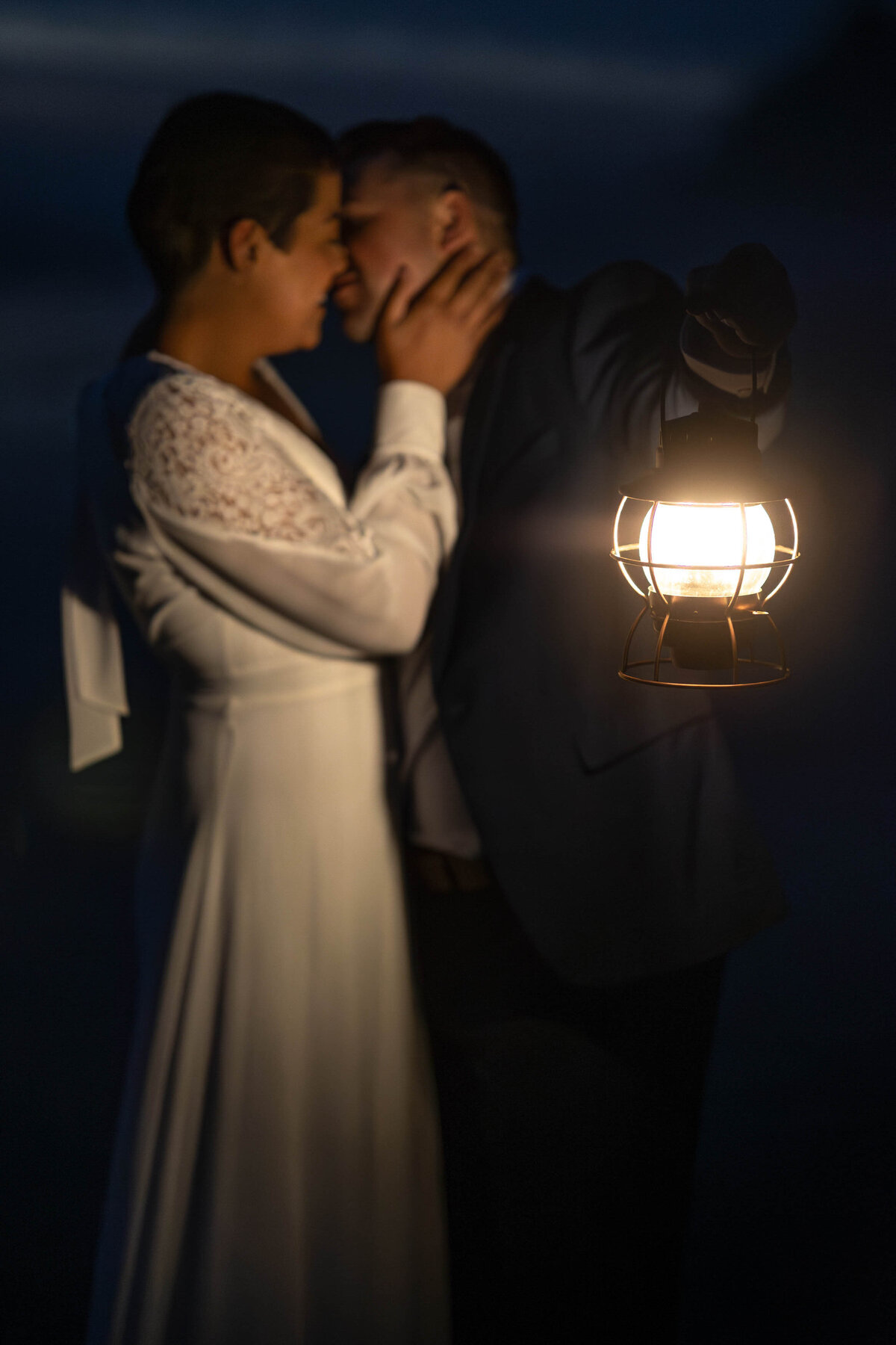 oregon-coast-elopement-lantern-blue-hour-32