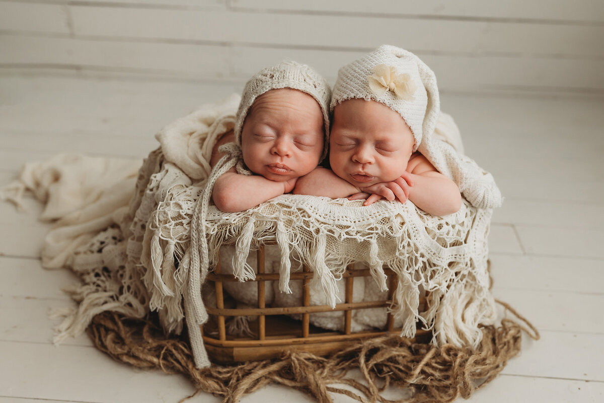 minnesota-twin-newborn-photographer-near-twin-cities
