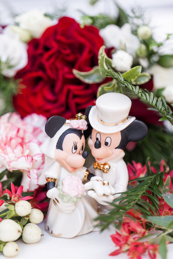 Mickey-and-Minnie-figurine-with-flowers
