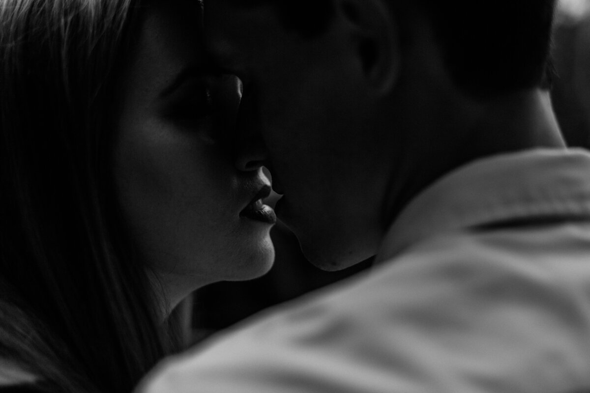 Black and white close up of couple kissing