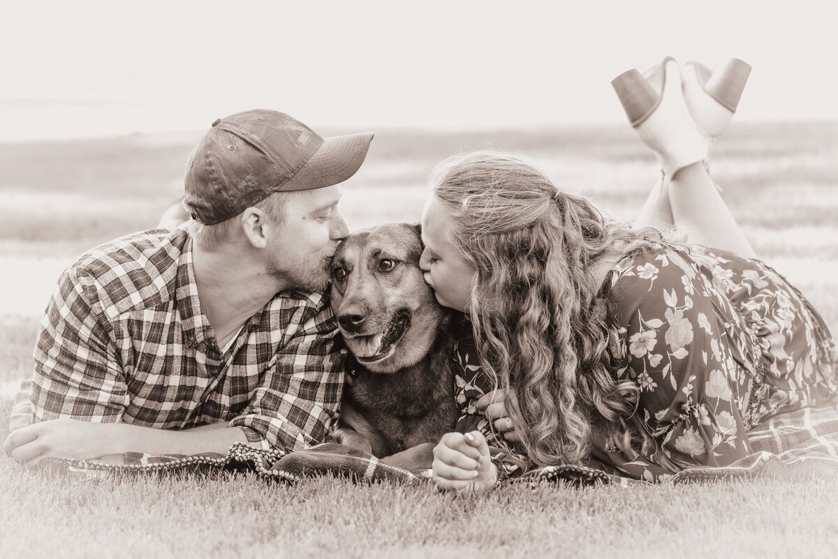 Tyler & Sierra Engagement Photo - DVX11063 - BW
