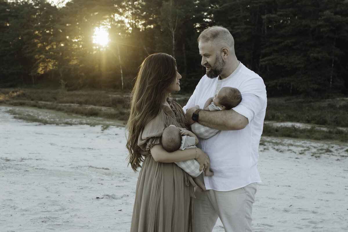gezinsfotograaf roermond, gezinsfotograaf leudal, gezinsfotograaf haelen, gezinsfotografie limburg, gezinsfotograaf limburg, gezinsshoot leudal, gezinsshoot roermond, gezinsshoot haelen, gezinsfotograaf limburg, gezinsfotograaf brabant, spontane gezinsfoto's, spontane foto's met kinderen, spontane fotografie, gezinsfotograaf