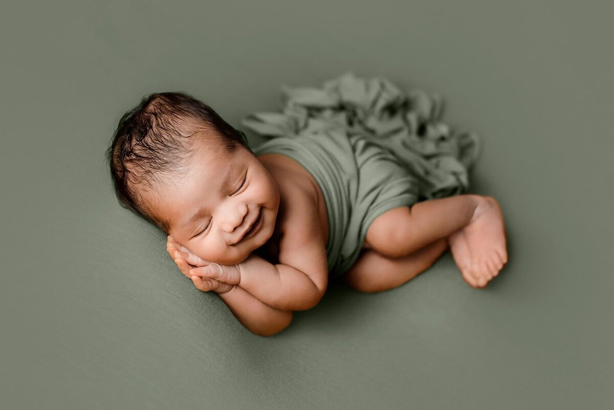 mobile-in-home-newborn-photography-vancouver-fraser-valley_baby-boy-sage-green-smiling-fullbody-pose