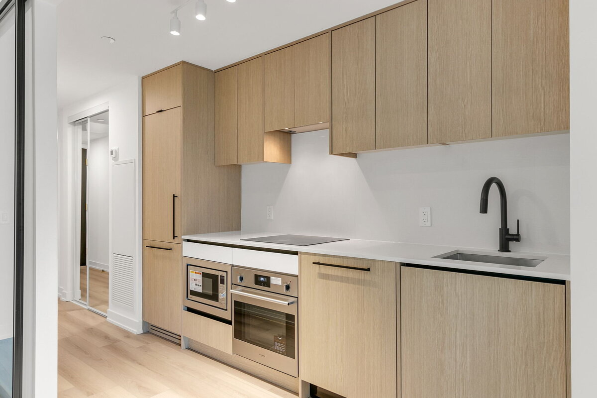 14-web-or-mls-15_002_Kitchen