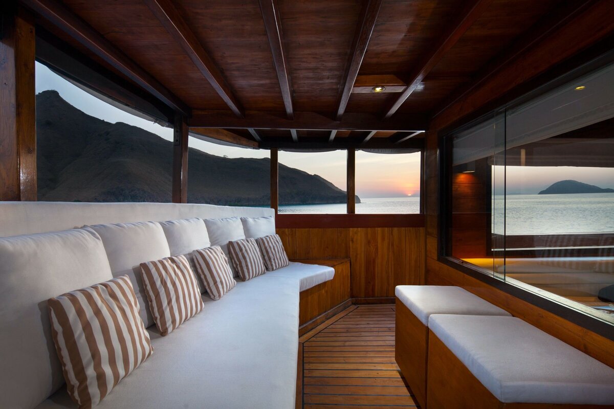 Samata Luxury Yacht Charter Komodo Master Suite Veranda