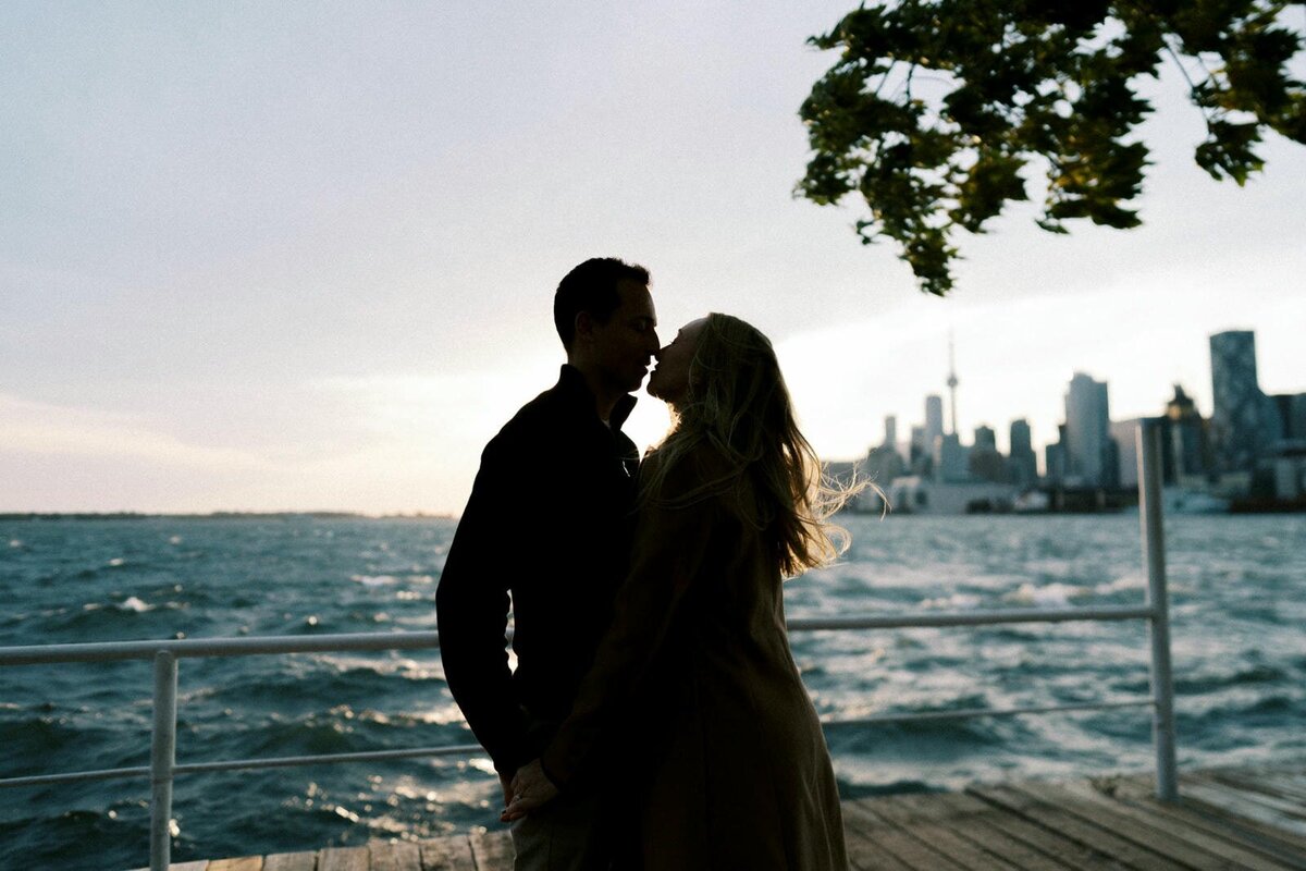 E12-Engagement-photoshoot-Trinity-College-Toronto-Jerilyn-and-Mitch-2024-10-11-2500px-1070
