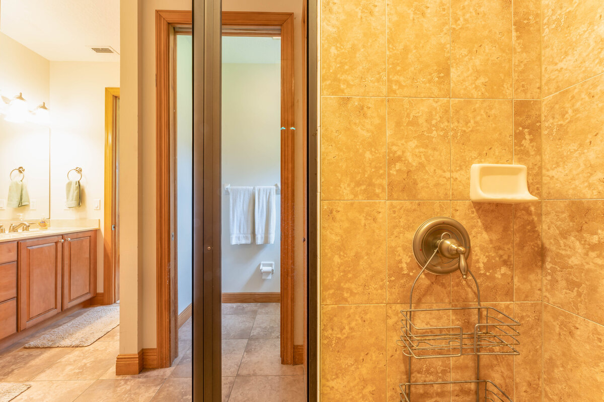Bathroom 6 (2)