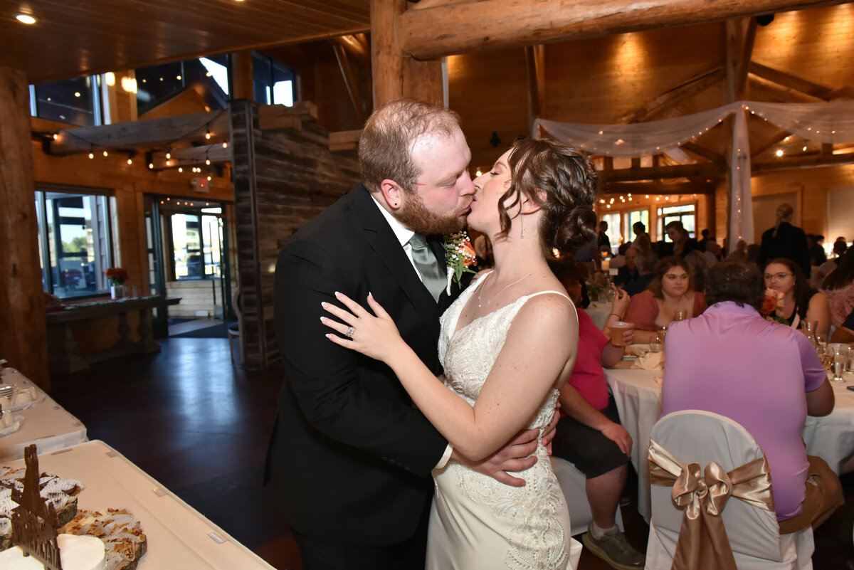 4420-Wedding at The Grands at Mulligans in Sartell Minnesota- Wedding Photographer Nicole Hollenkamp